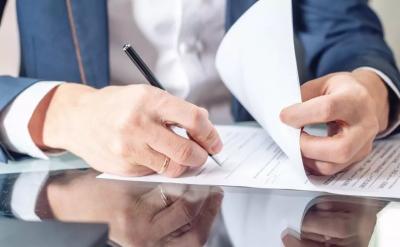 小孩要在深圳讀書，但香港結(jié)婚證丟失了還能做公證嗎？