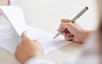 未成年子女是香港出生的，怎么做出世紙轉(zhuǎn)遞公證用于在深圳辦理親屬關(guān)系證明呢？