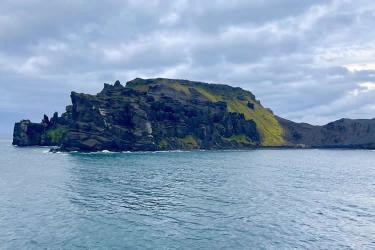 小孩是在香港出生的，如何在內(nèi)地公證處辦理親屬關系公證書呢？